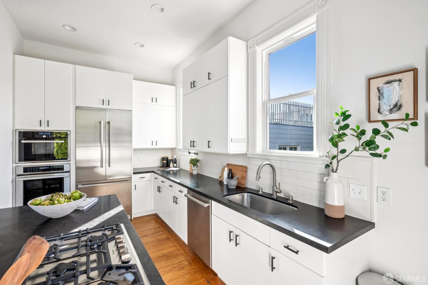 Detail Gallery Image 24 of 61 For 2426 Pine St, San Francisco,  CA 94115 - 4 Beds | 3 Baths