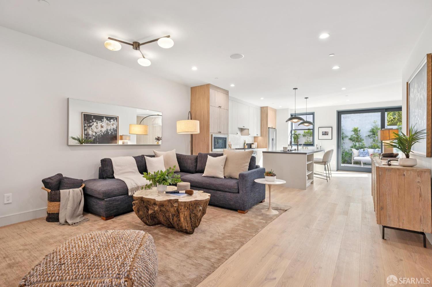 Detail Gallery Image 5 of 48 For 935 Kansas St, San Francisco,  CA 94107 - 3 Beds | 2/1 Baths