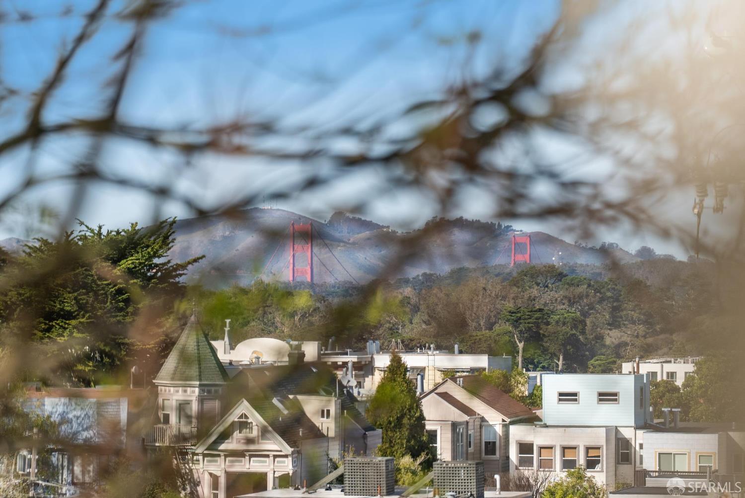 Detail Gallery Image 7 of 23 For 1410 Shrader St, San Francisco,  CA 94117 - 3 Beds | 1/1 Baths