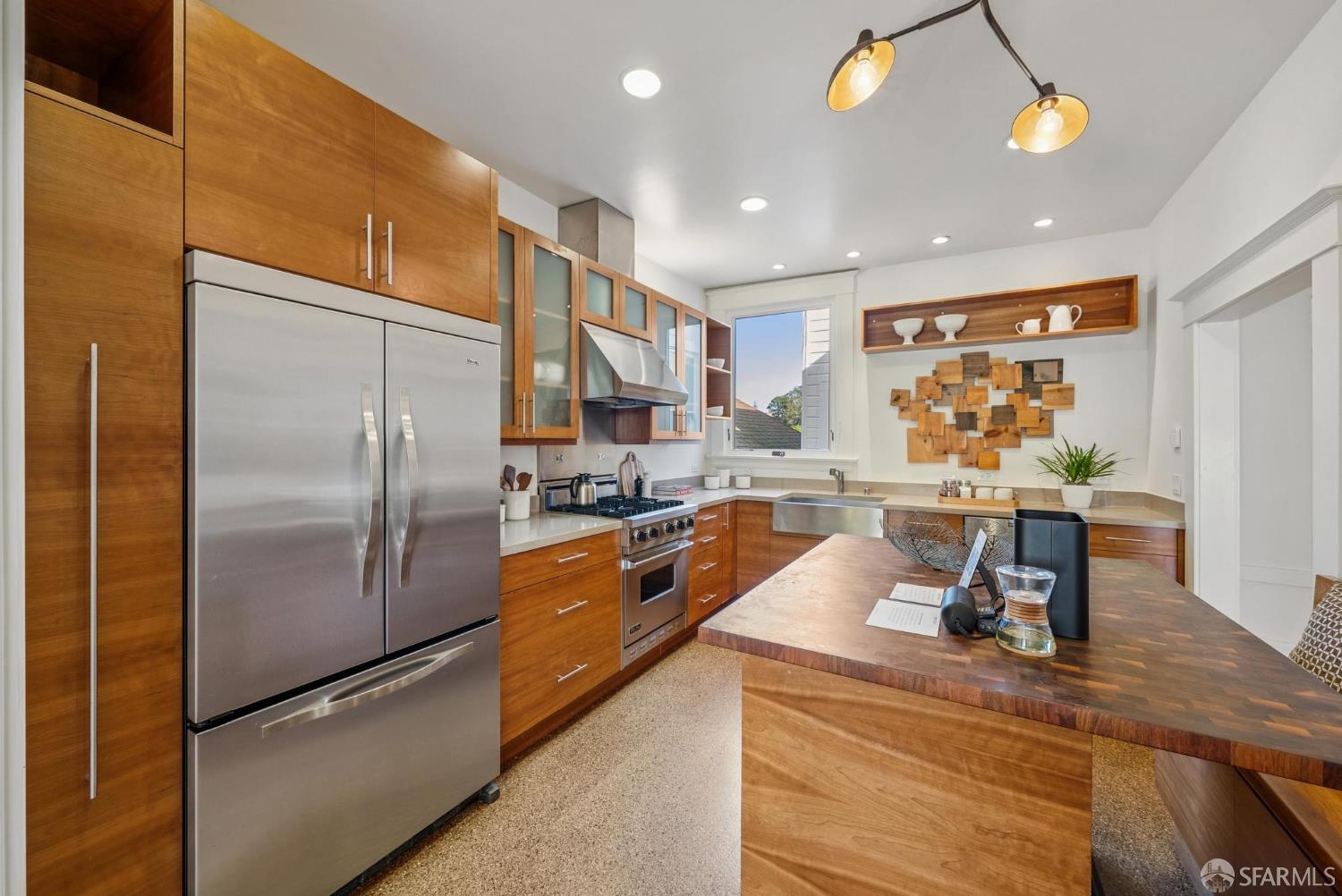 Detail Gallery Image 9 of 23 For 1410 Shrader St, San Francisco,  CA 94117 - 3 Beds | 1/1 Baths