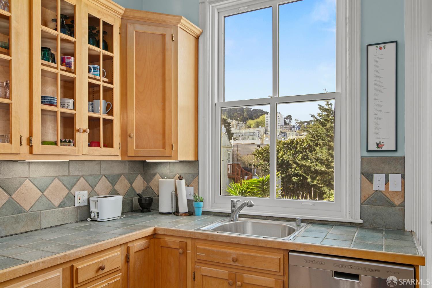 Detail Gallery Image 18 of 34 For 237 Pierce St, San Francisco,  CA 94117 - 2 Beds | 1 Baths