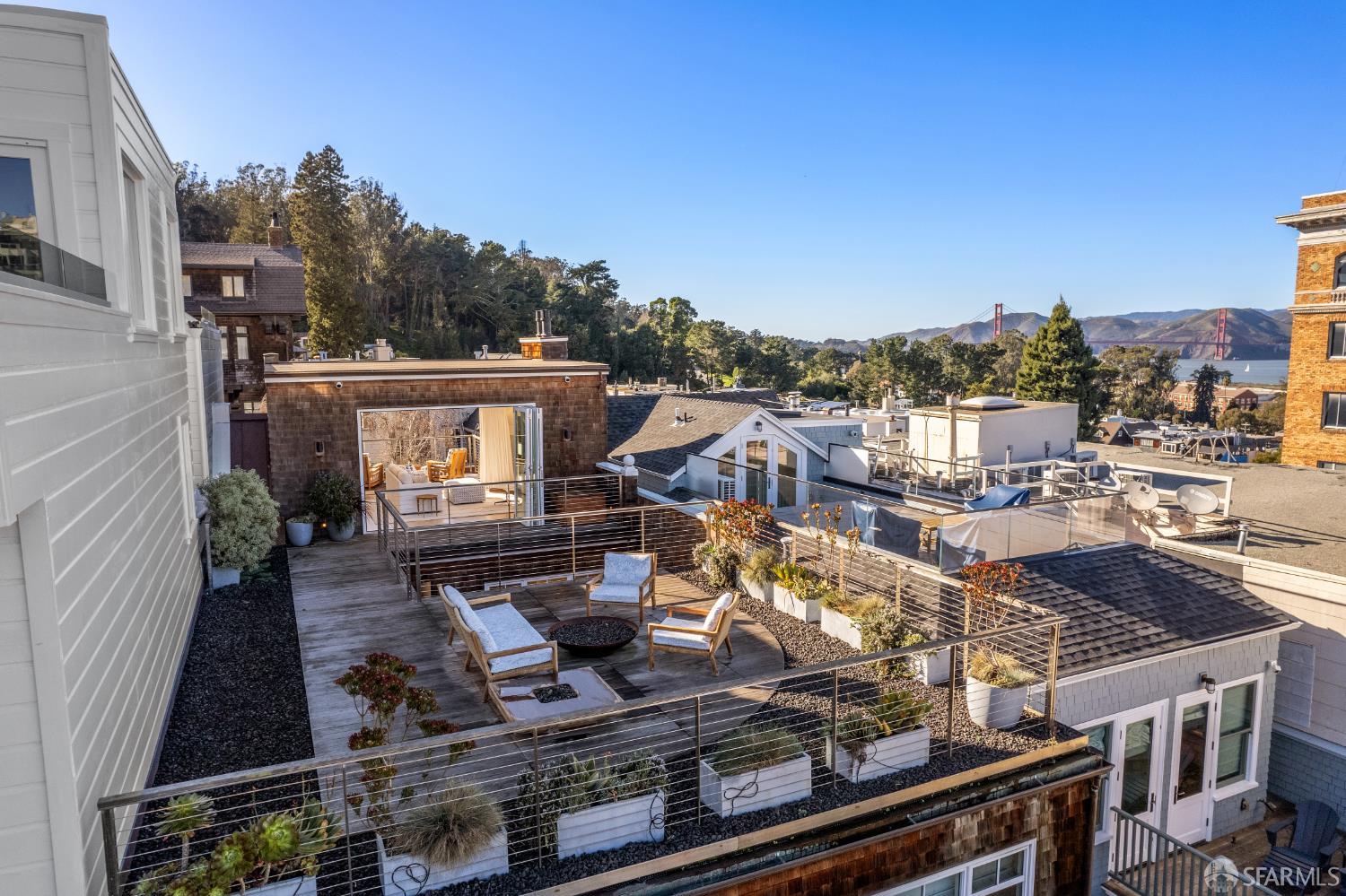 Detail Gallery Image 75 of 76 For 2550 Baker St, San Francisco,  CA 94123 - 5 Beds | 4/1 Baths