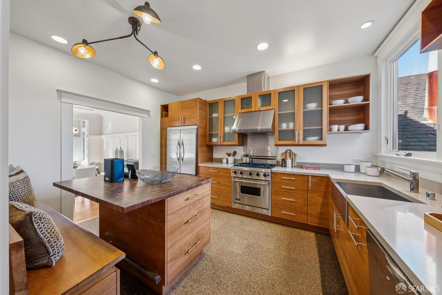 Detail Gallery Image 11 of 23 For 1410 Shrader St, San Francisco,  CA 94117 - 3 Beds | 1/1 Baths