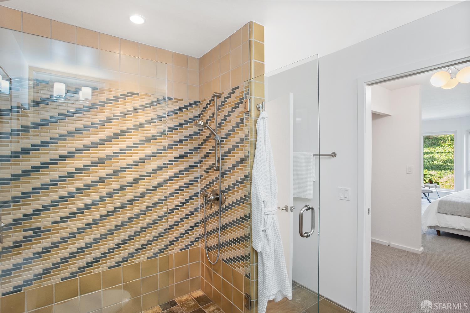Detail Gallery Image 11 of 31 For 65 High St, San Francisco,  CA 94114 - 3 Beds | 2 Baths