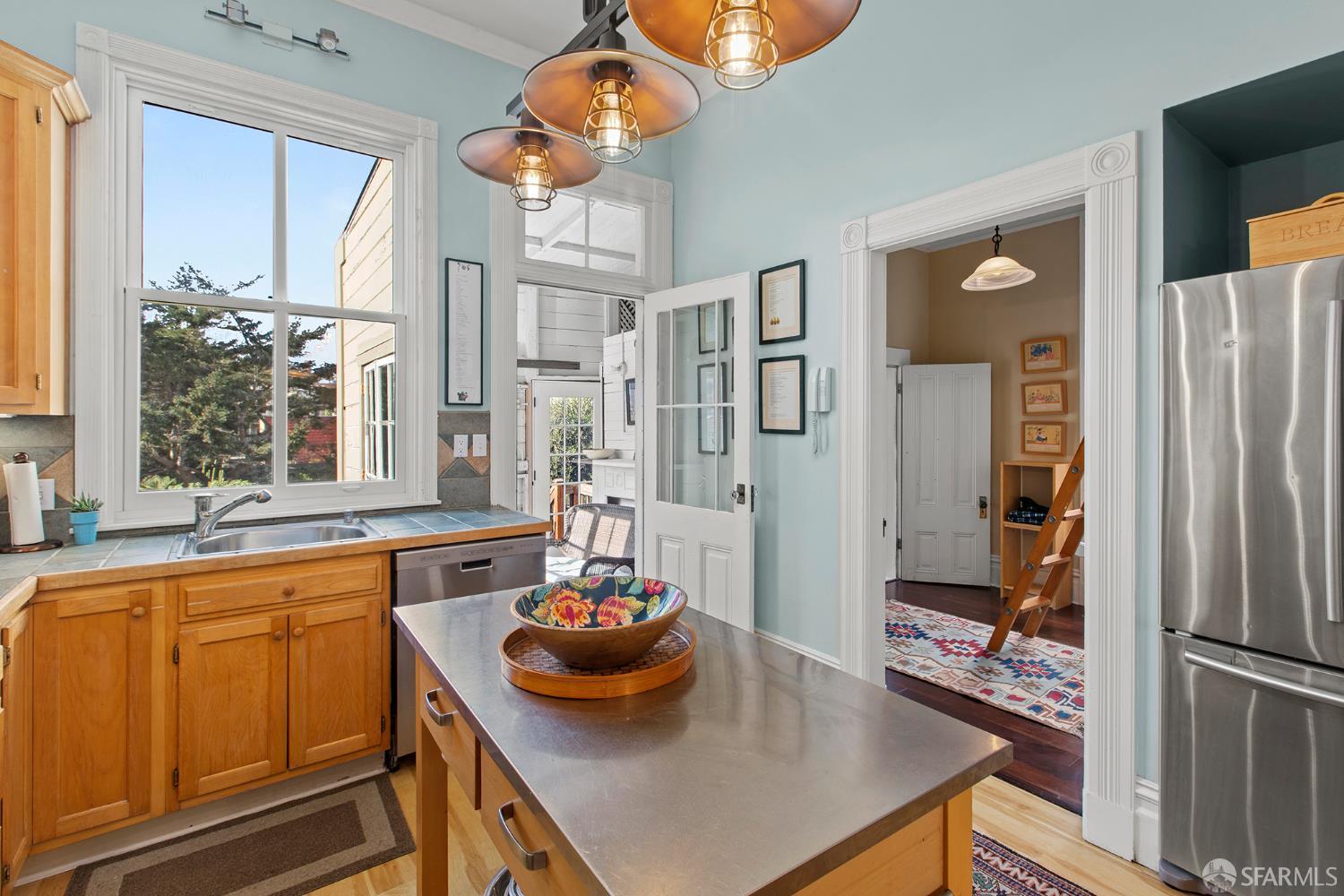 Detail Gallery Image 16 of 34 For 237 Pierce St, San Francisco,  CA 94117 - 2 Beds | 1 Baths