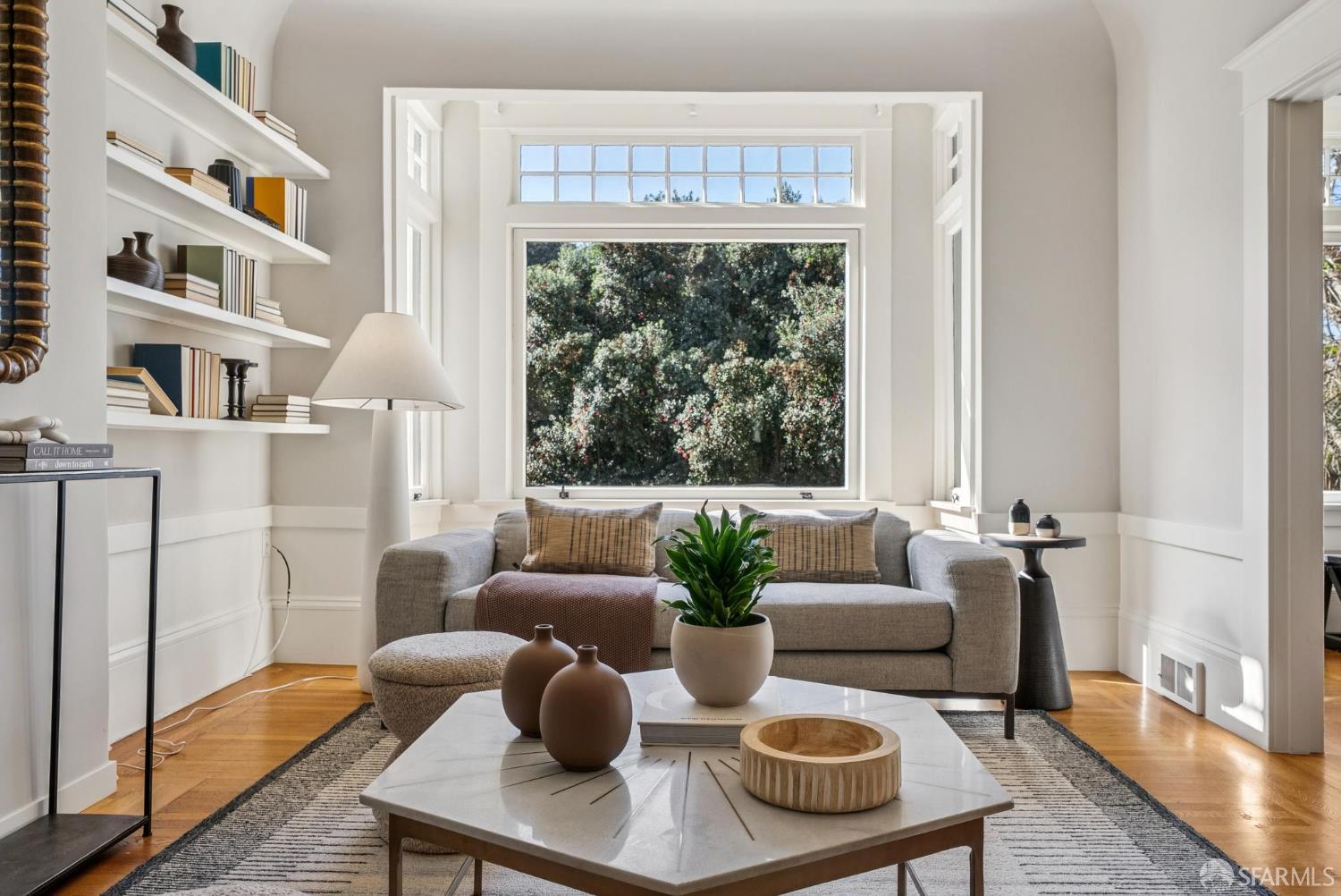 Detail Gallery Image 4 of 23 For 1410 Shrader St, San Francisco,  CA 94117 - 3 Beds | 1/1 Baths