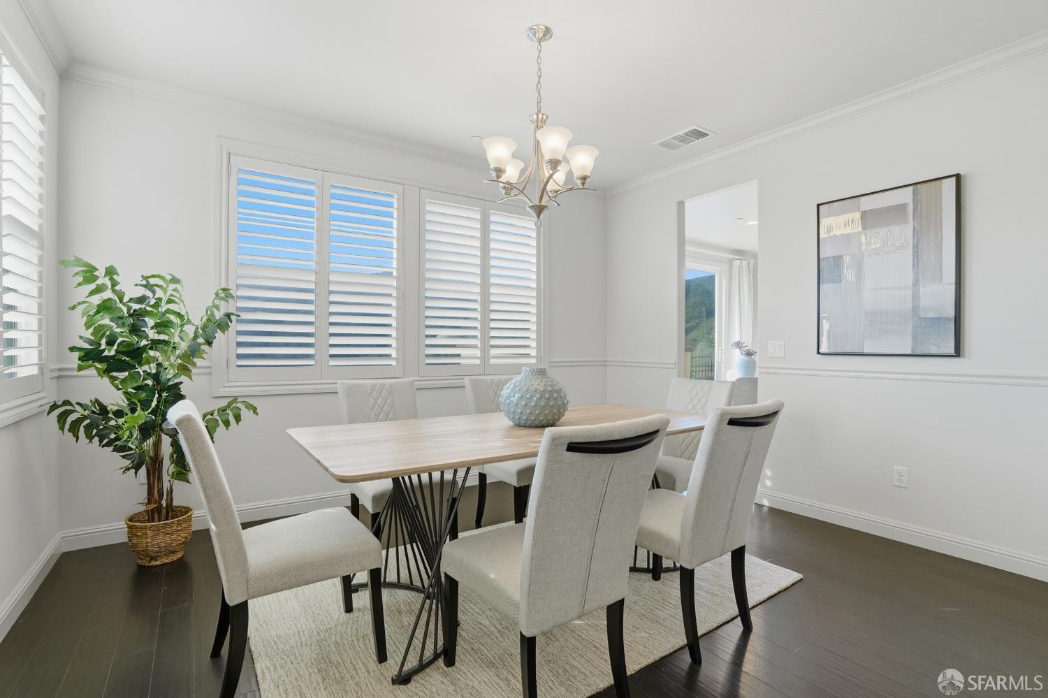 Detail Gallery Image 14 of 63 For 147 Elderberry Ln, Brisbane,  CA 94005 - 5 Beds | 3 Baths