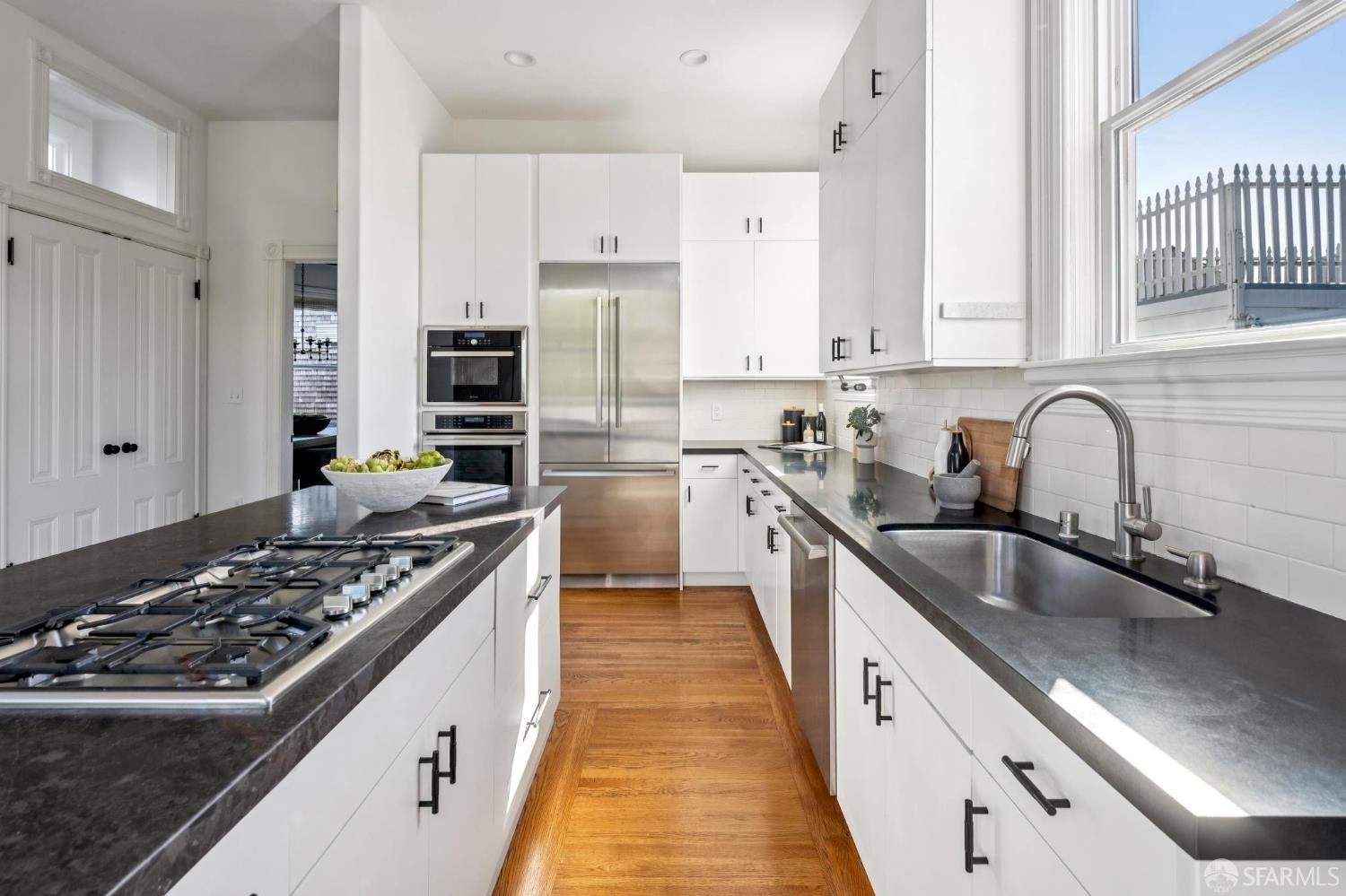 Detail Gallery Image 27 of 61 For 2426 Pine St, San Francisco,  CA 94115 - 4 Beds | 3 Baths