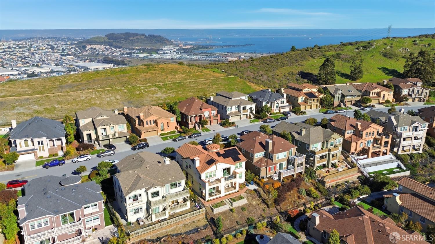 Detail Gallery Image 5 of 63 For 147 Elderberry Ln, Brisbane,  CA 94005 - 5 Beds | 3 Baths