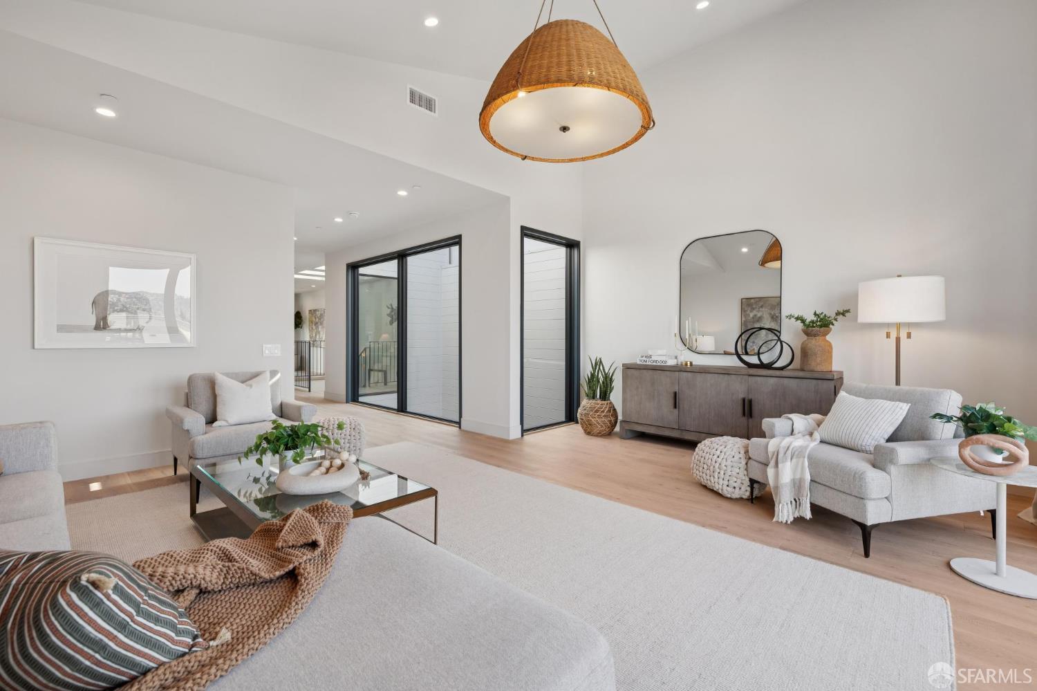 Detail Gallery Image 21 of 56 For 937 Kansas St, San Francisco,  CA 94107 - 4 Beds | 3/1 Baths