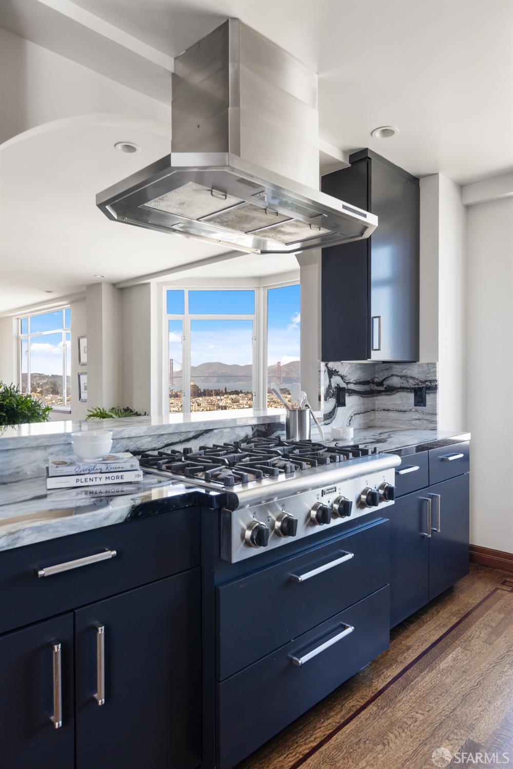 Detail Gallery Image 12 of 50 For 2100 Green St #800,  San Francisco,  CA 94123 - 2 Beds | 2/1 Baths