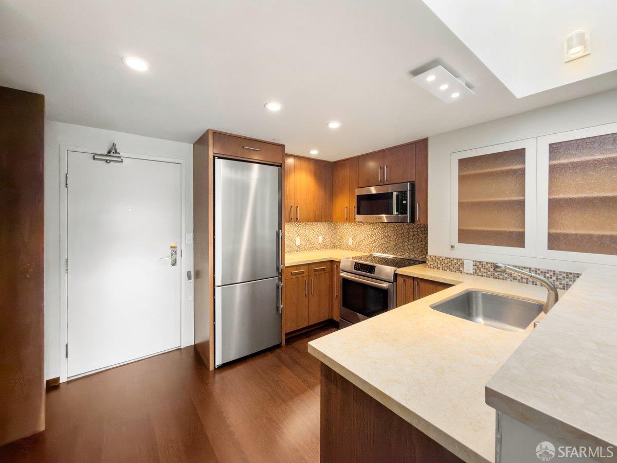 Detail Gallery Image 2 of 45 For 601 Van Ness Ave #54,  San Francisco,  CA 94102 - 2 Beds | 2 Baths