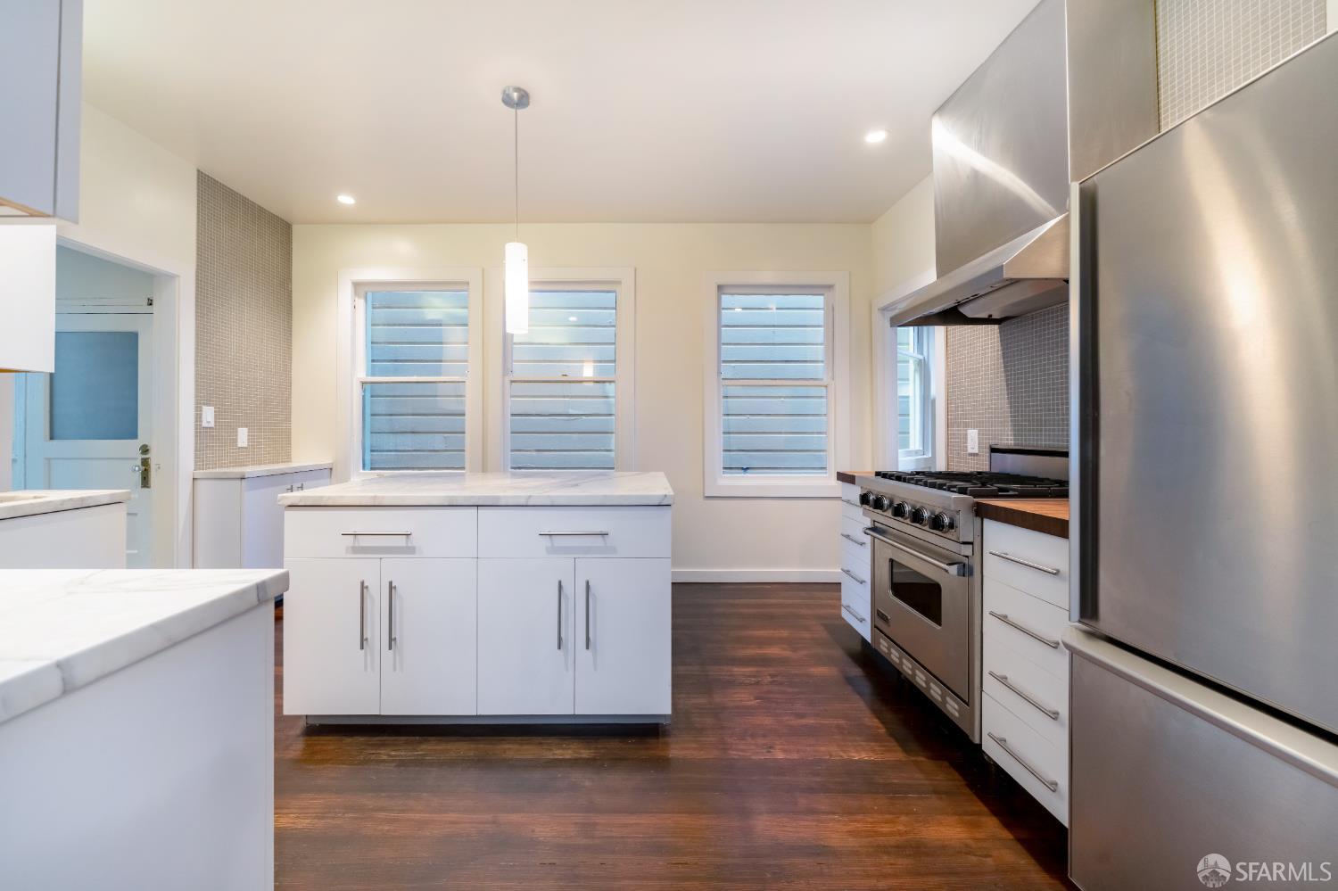 Detail Gallery Image 5 of 19 For 851 Lombard St #851,  San Francisco,  CA 94133 - 2 Beds | 1 Baths