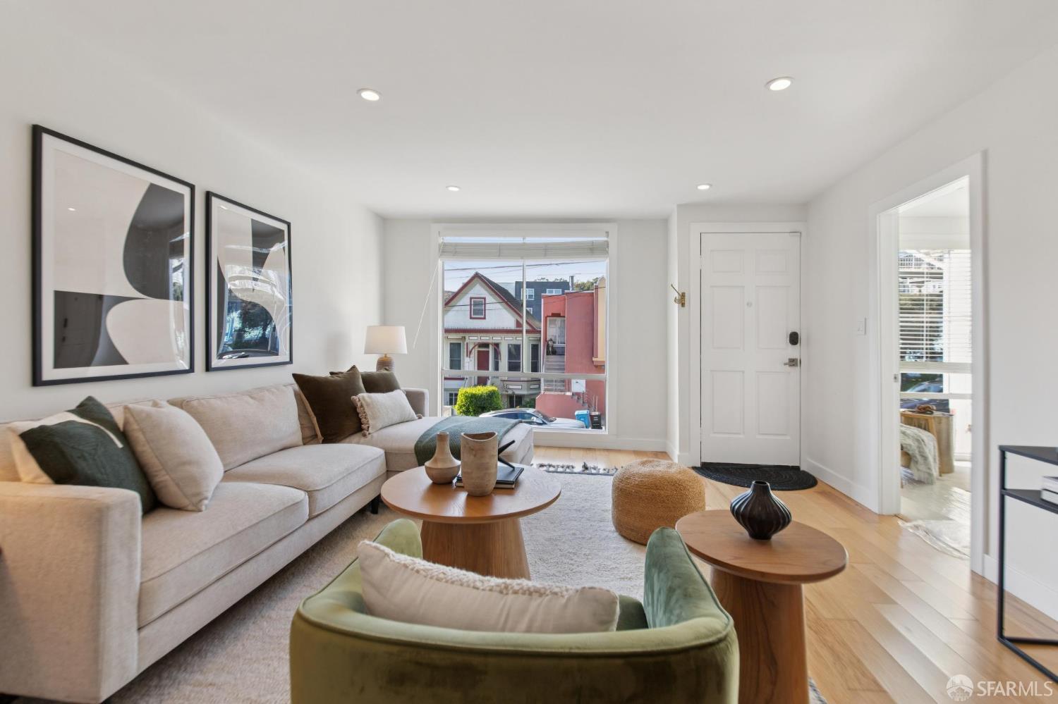 Detail Gallery Image 4 of 35 For 29 Cuvier St, San Francisco,  CA 94112 - 2 Beds | 1 Baths