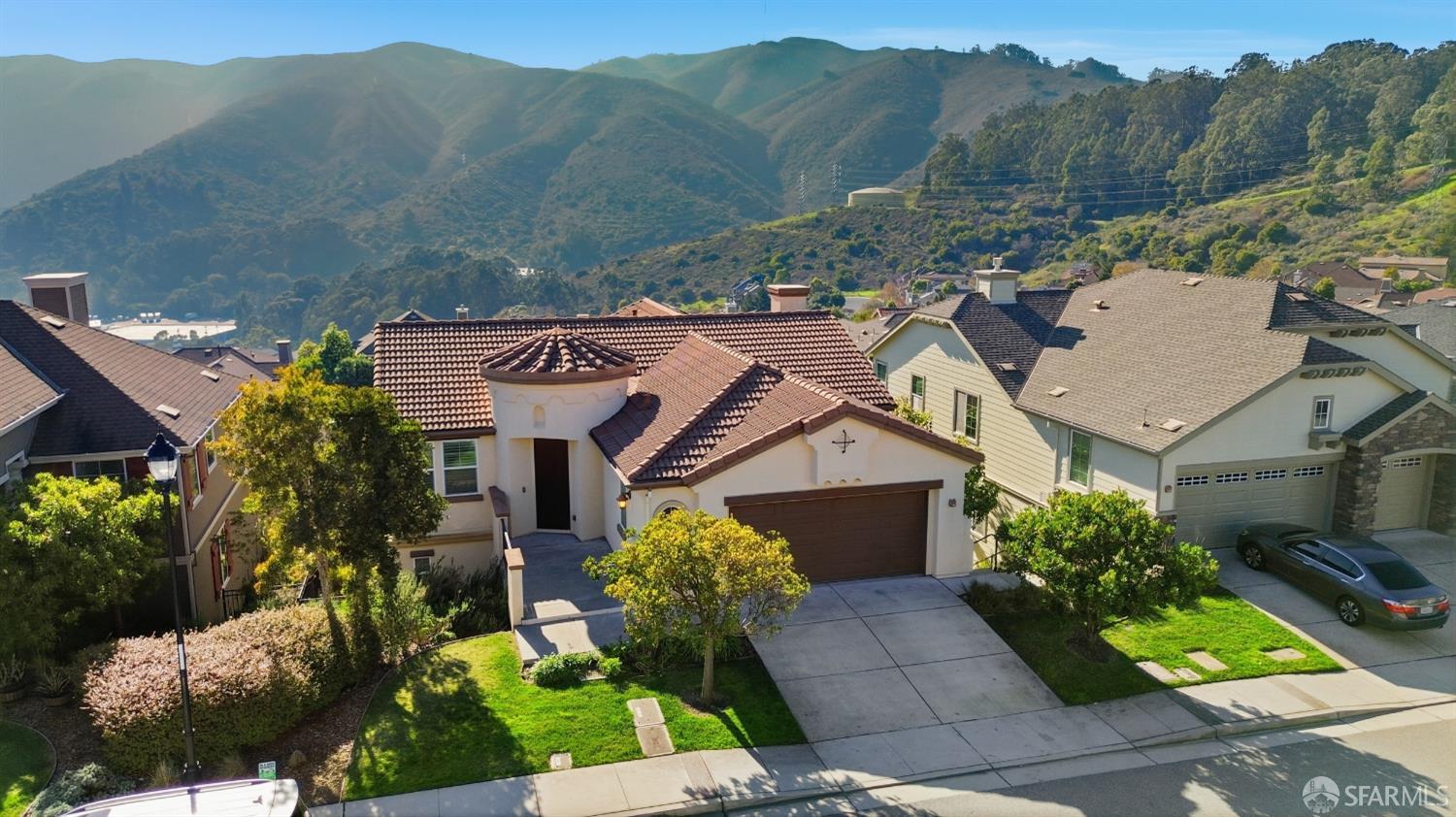 Detail Gallery Image 4 of 63 For 147 Elderberry Ln, Brisbane,  CA 94005 - 5 Beds | 3 Baths