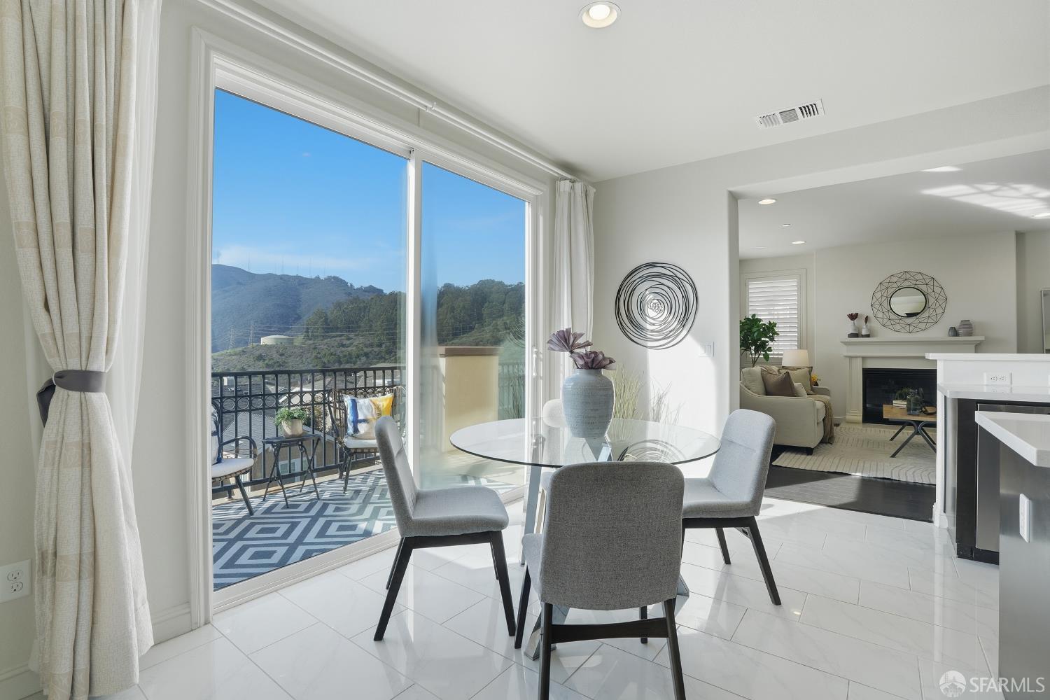 Detail Gallery Image 15 of 63 For 147 Elderberry Ln, Brisbane,  CA 94005 - 5 Beds | 3 Baths