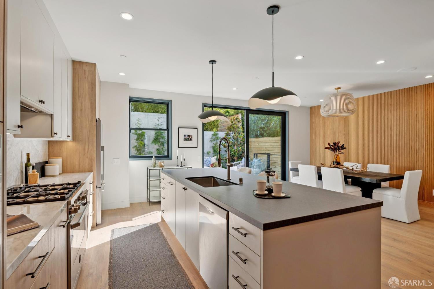 Front Image Thumbnail for SF426098057