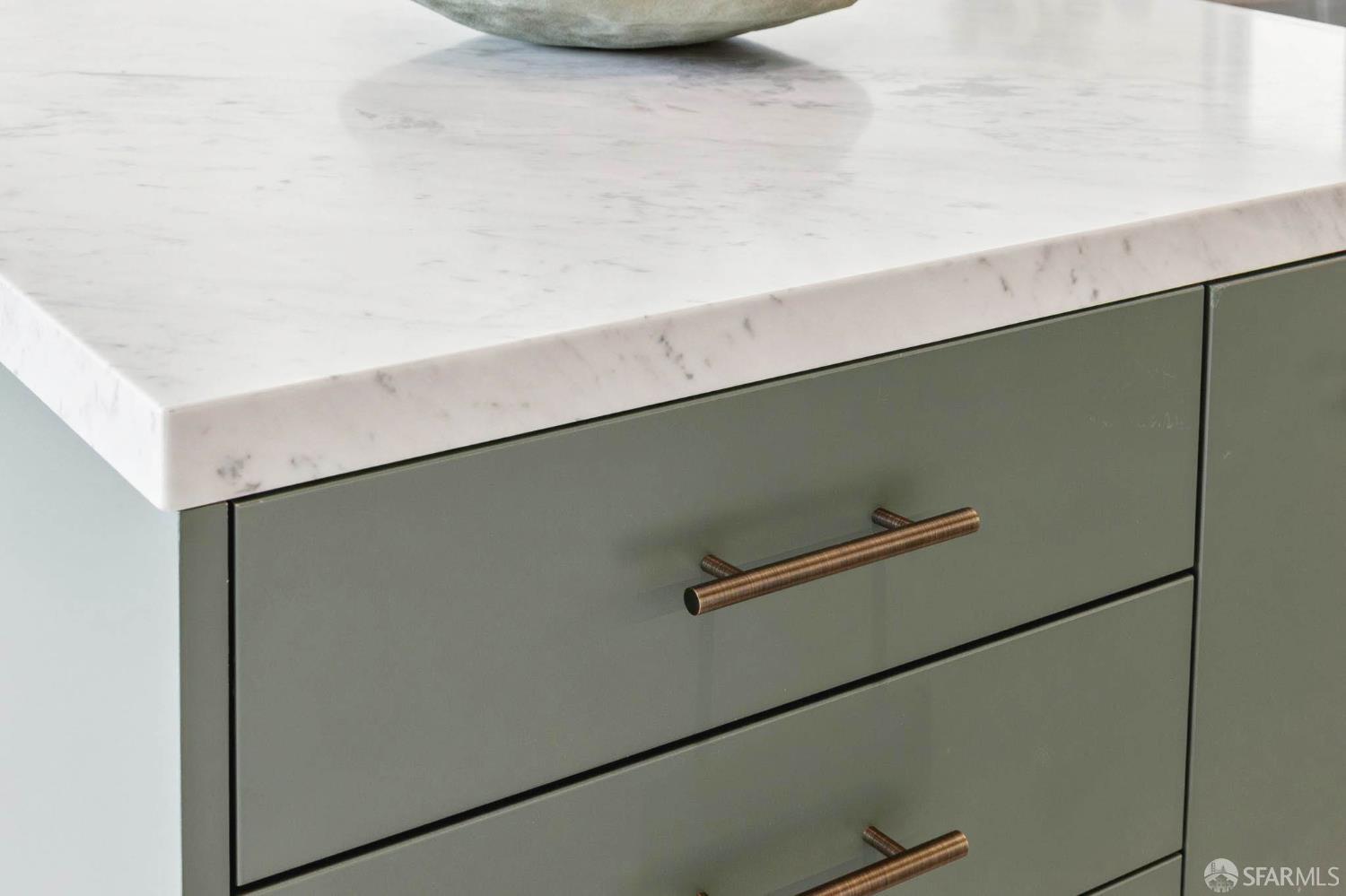 Detail Gallery Image 13 of 56 For 937 Kansas St, San Francisco,  CA 94107 - 4 Beds | 3/1 Baths