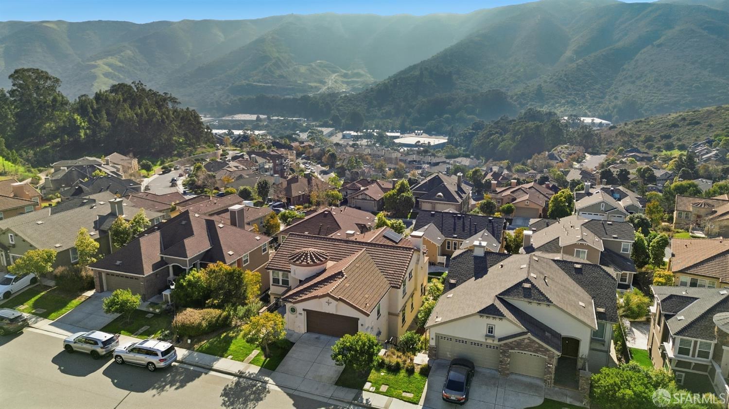 Detail Gallery Image 3 of 63 For 147 Elderberry Ln, Brisbane,  CA 94005 - 5 Beds | 3 Baths