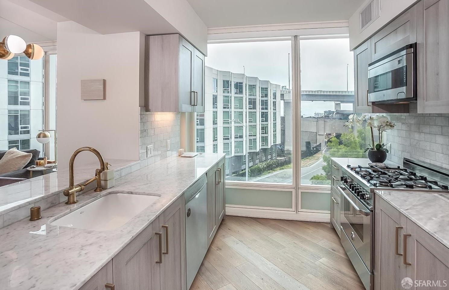 Detail Gallery Image 4 of 25 For 401 Harrison St 5f,  San Francisco,  CA 94105 - 2 Beds | 2 Baths