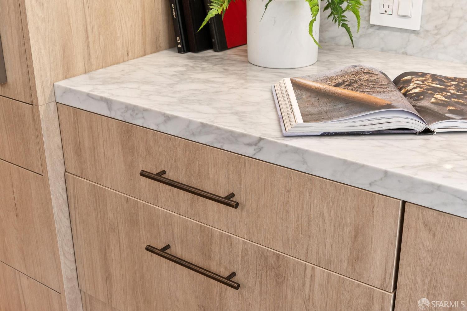 Detail Gallery Image 10 of 48 For 935 Kansas St, San Francisco,  CA 94107 - 3 Beds | 2/1 Baths