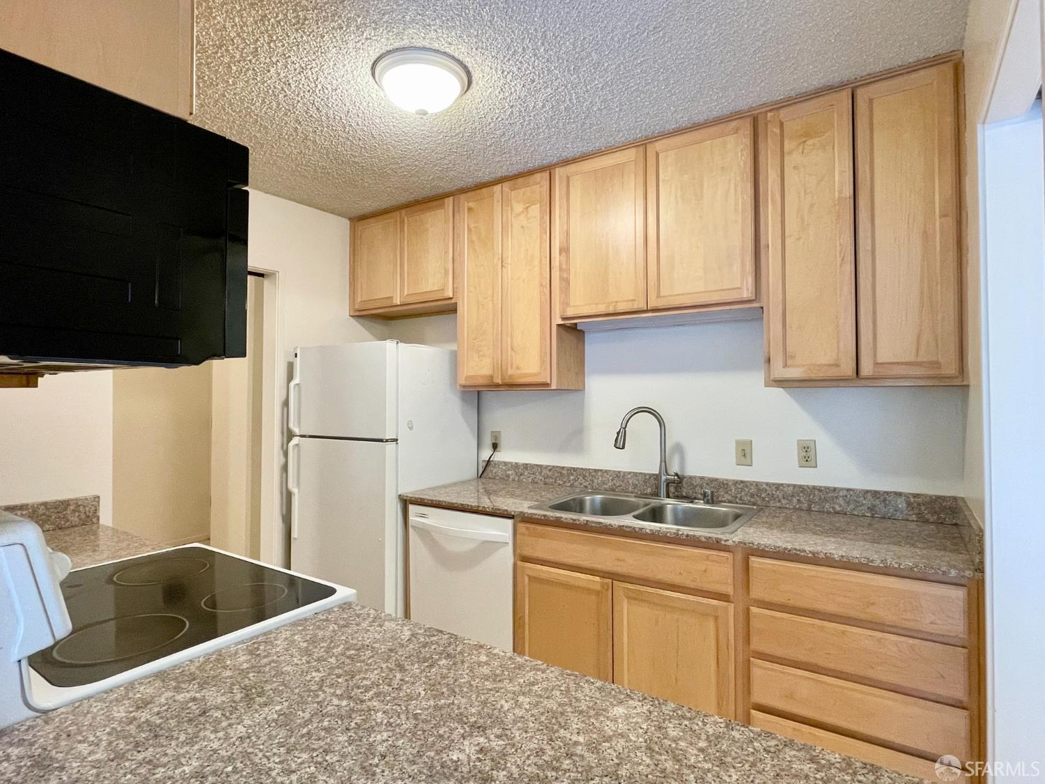 Detail Gallery Image 10 of 32 For 400 Davey Glen Rd #4505,  Belmont,  CA 94002 - 3 Beds | 2 Baths