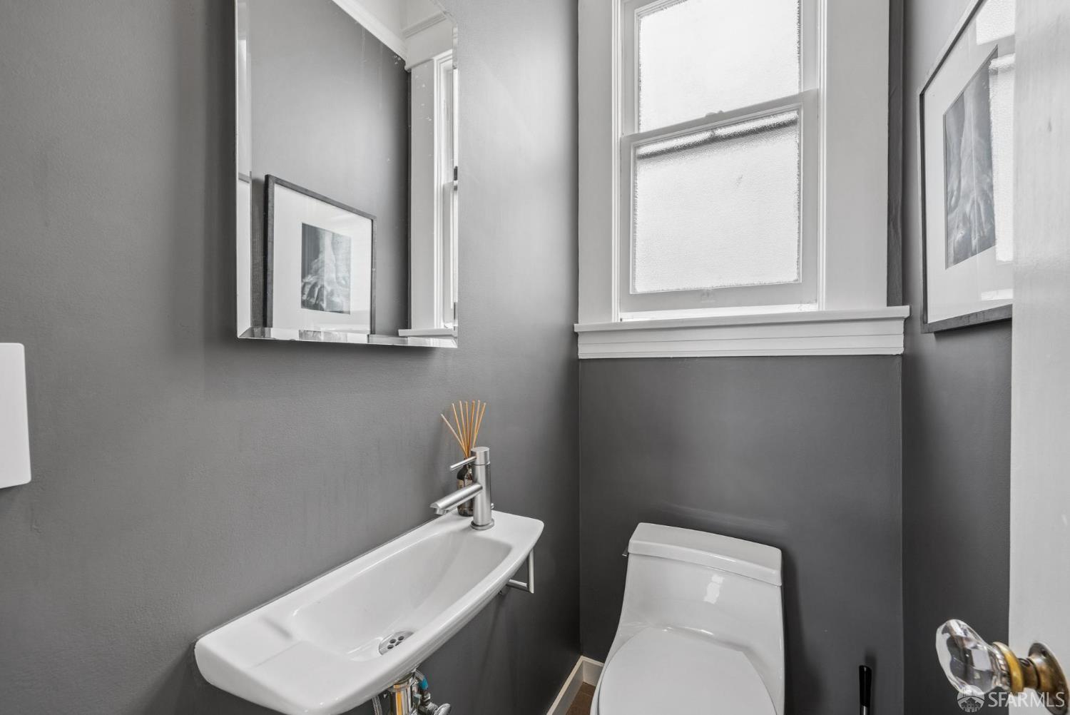 Detail Gallery Image 18 of 23 For 1410 Shrader St, San Francisco,  CA 94117 - 3 Beds | 1/1 Baths