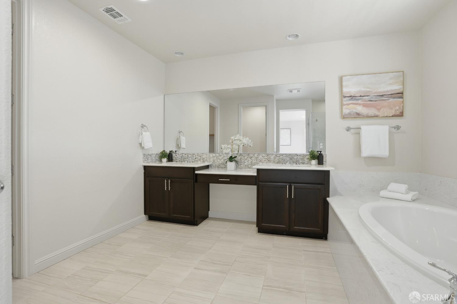 Detail Gallery Image 33 of 63 For 147 Elderberry Ln, Brisbane,  CA 94005 - 5 Beds | 3 Baths