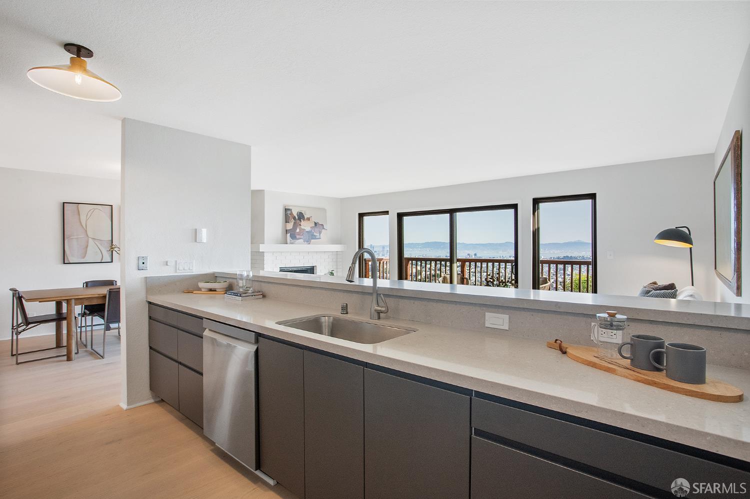 Detail Gallery Image 6 of 31 For 65 High St, San Francisco,  CA 94114 - 3 Beds | 2 Baths