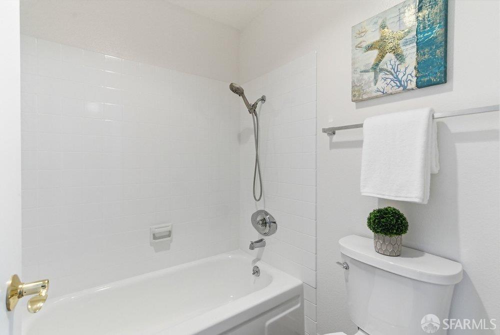 Photo #34: 426098160 Listing: Photo #34