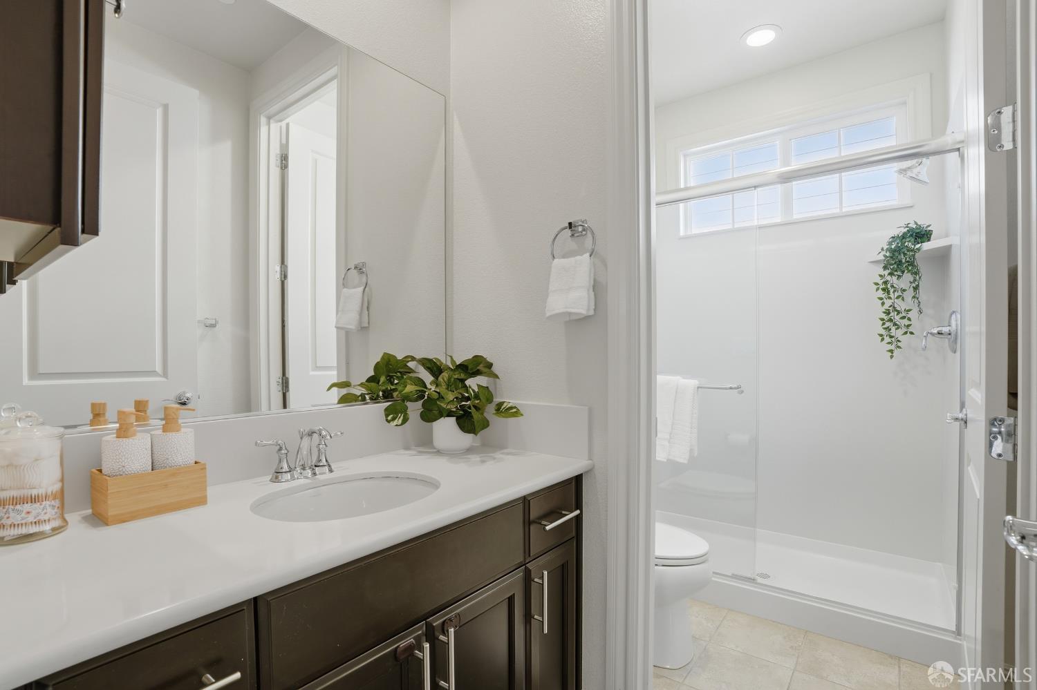 Detail Gallery Image 25 of 63 For 147 Elderberry Ln, Brisbane,  CA 94005 - 5 Beds | 3 Baths