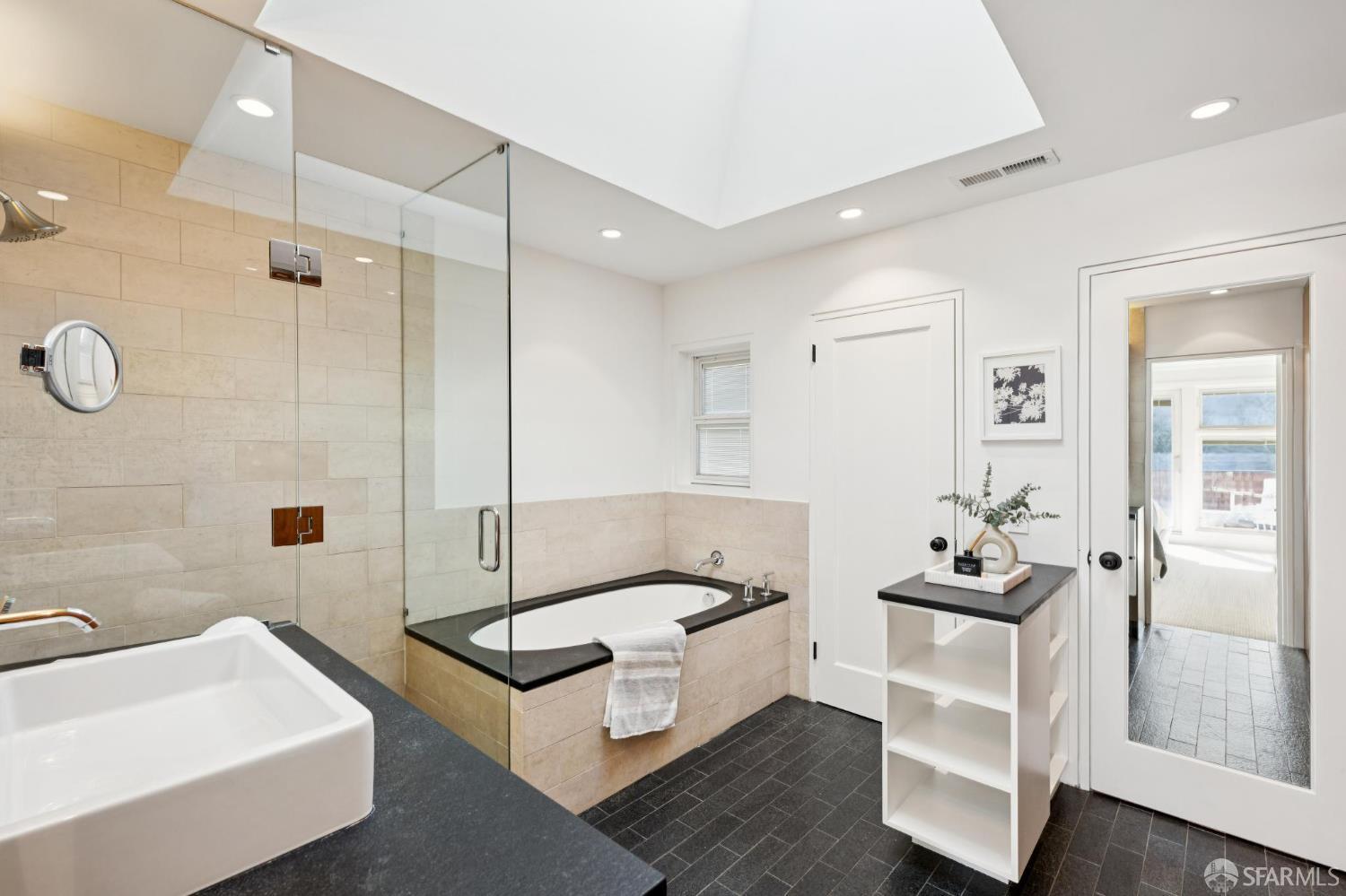 Detail Gallery Image 32 of 53 For 1961 California St, San Francisco,  CA 94109 - 3 Beds | 2 Baths