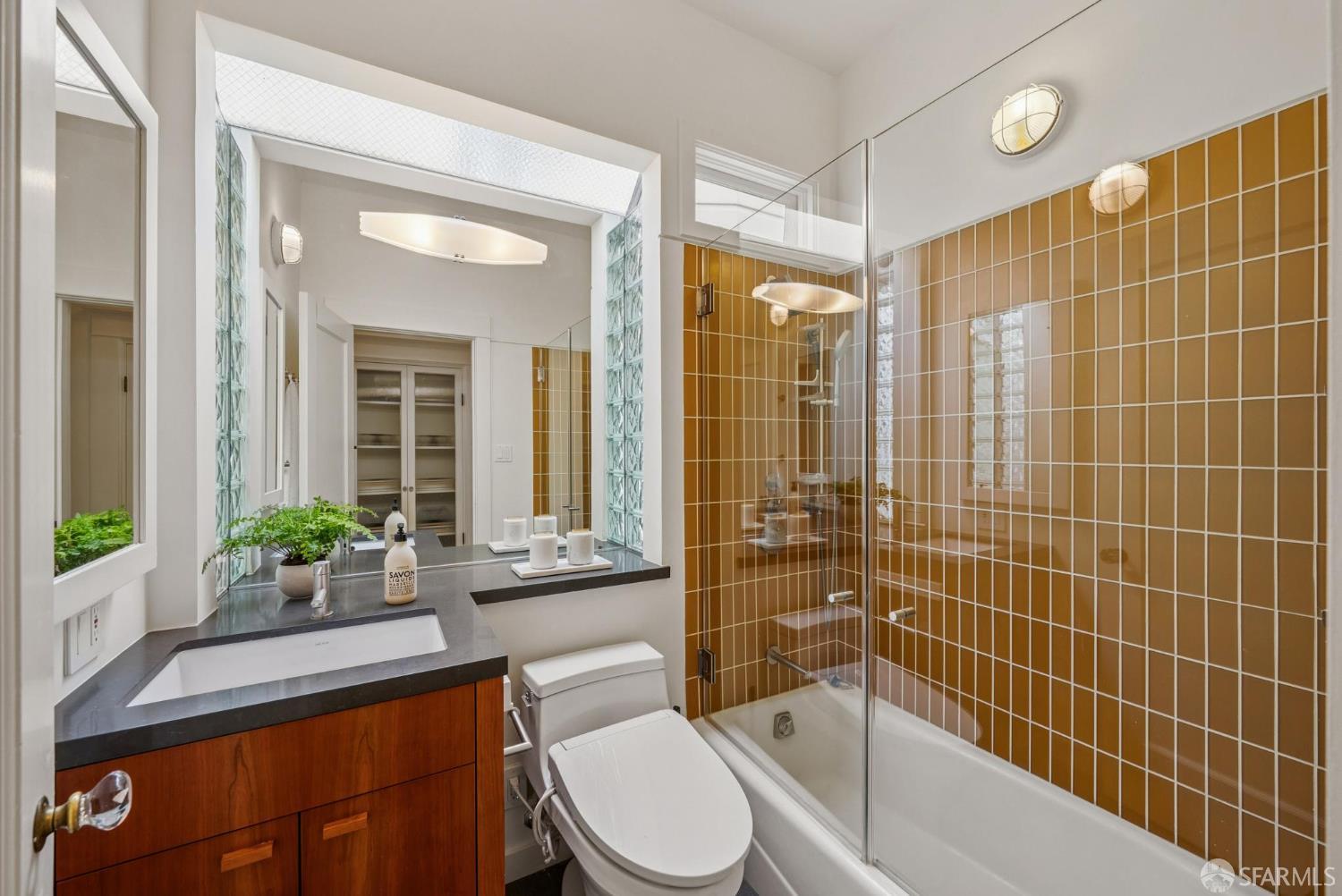 Detail Gallery Image 17 of 23 For 1410 Shrader St, San Francisco,  CA 94117 - 3 Beds | 1/1 Baths