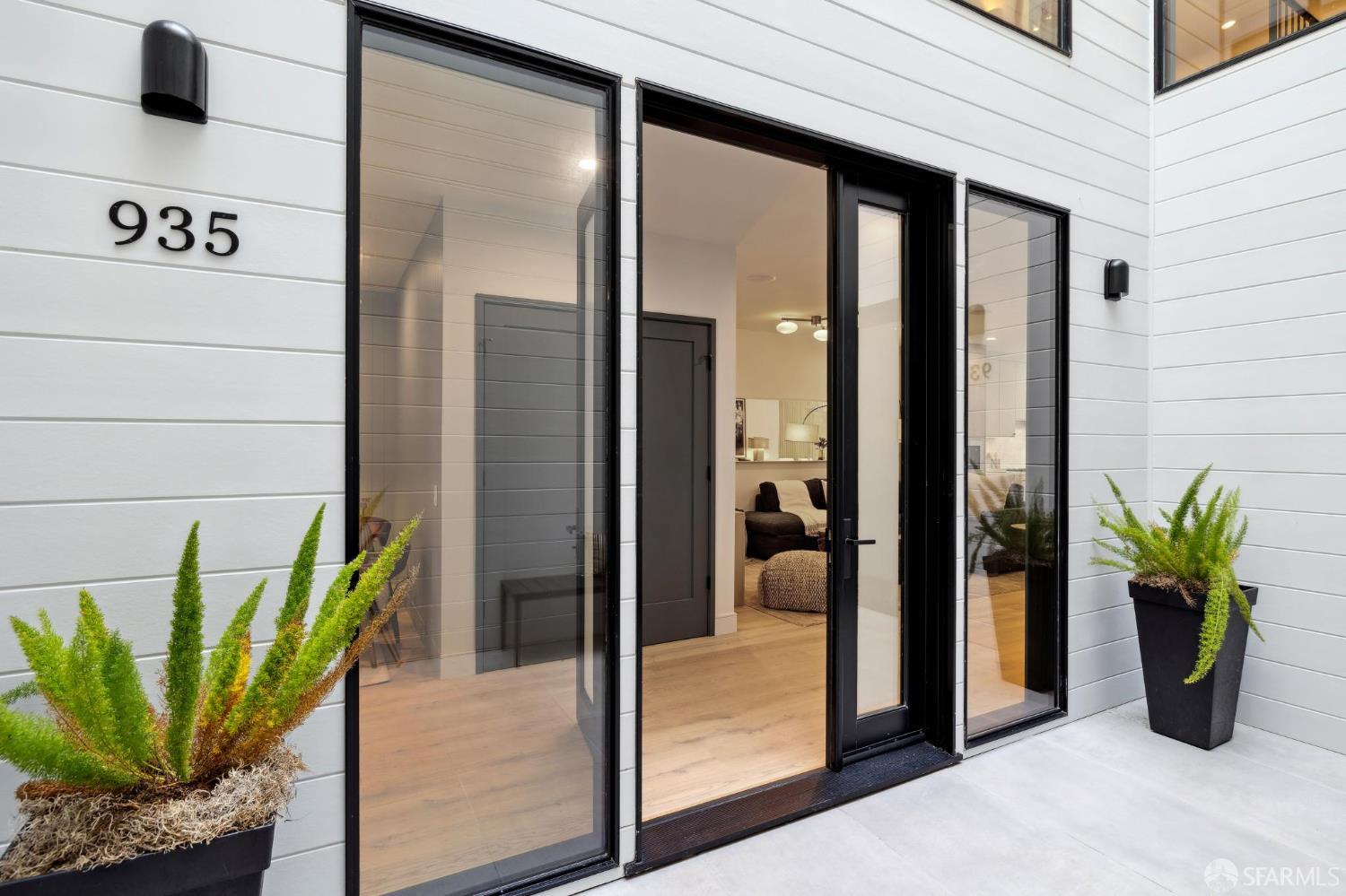 Detail Gallery Image 4 of 48 For 935 Kansas St, San Francisco,  CA 94107 - 3 Beds | 2/1 Baths