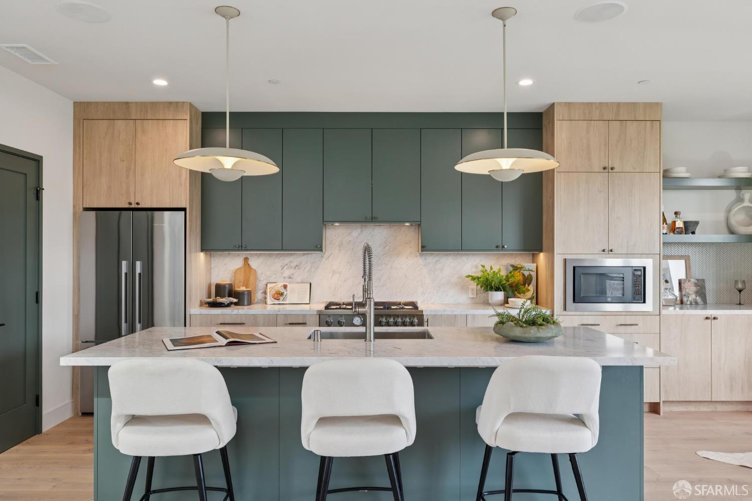 Detail Gallery Image 8 of 56 For 937 Kansas St, San Francisco,  CA 94107 - 4 Beds | 3/1 Baths