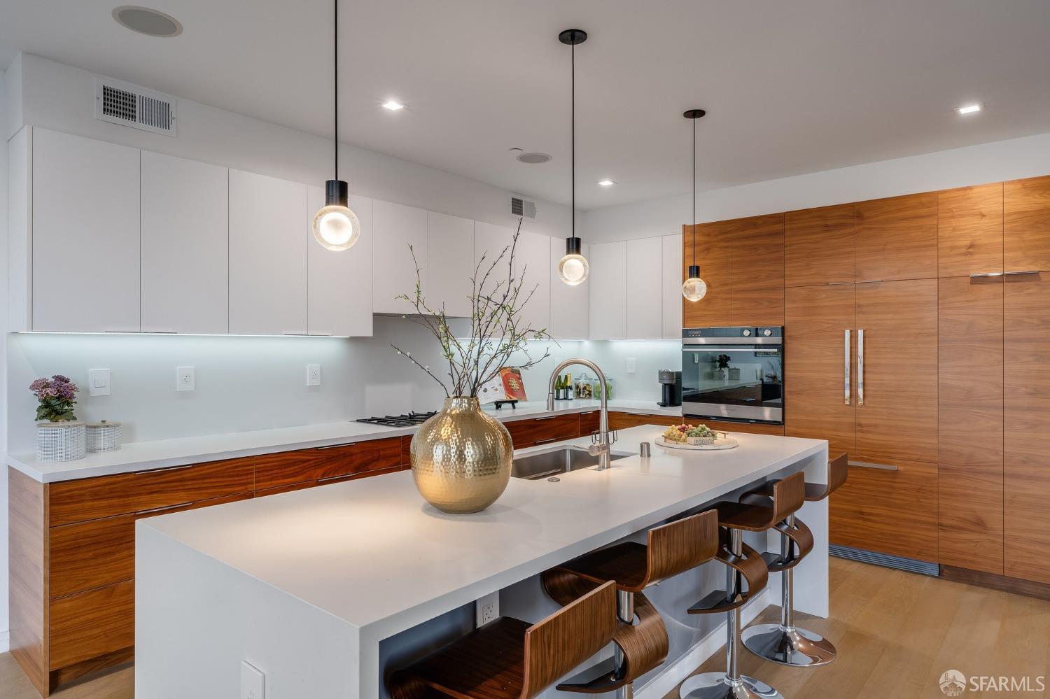 Detail Gallery Image 9 of 40 For 2829 25th St #3,  San Francisco,  CA 94110 - 3 Beds | 2/1 Baths