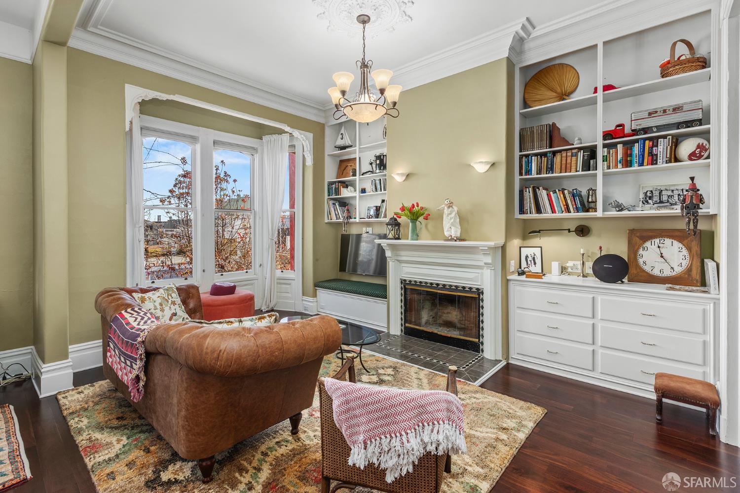 Detail Gallery Image 3 of 34 For 237 Pierce St, San Francisco,  CA 94117 - 2 Beds | 1 Baths