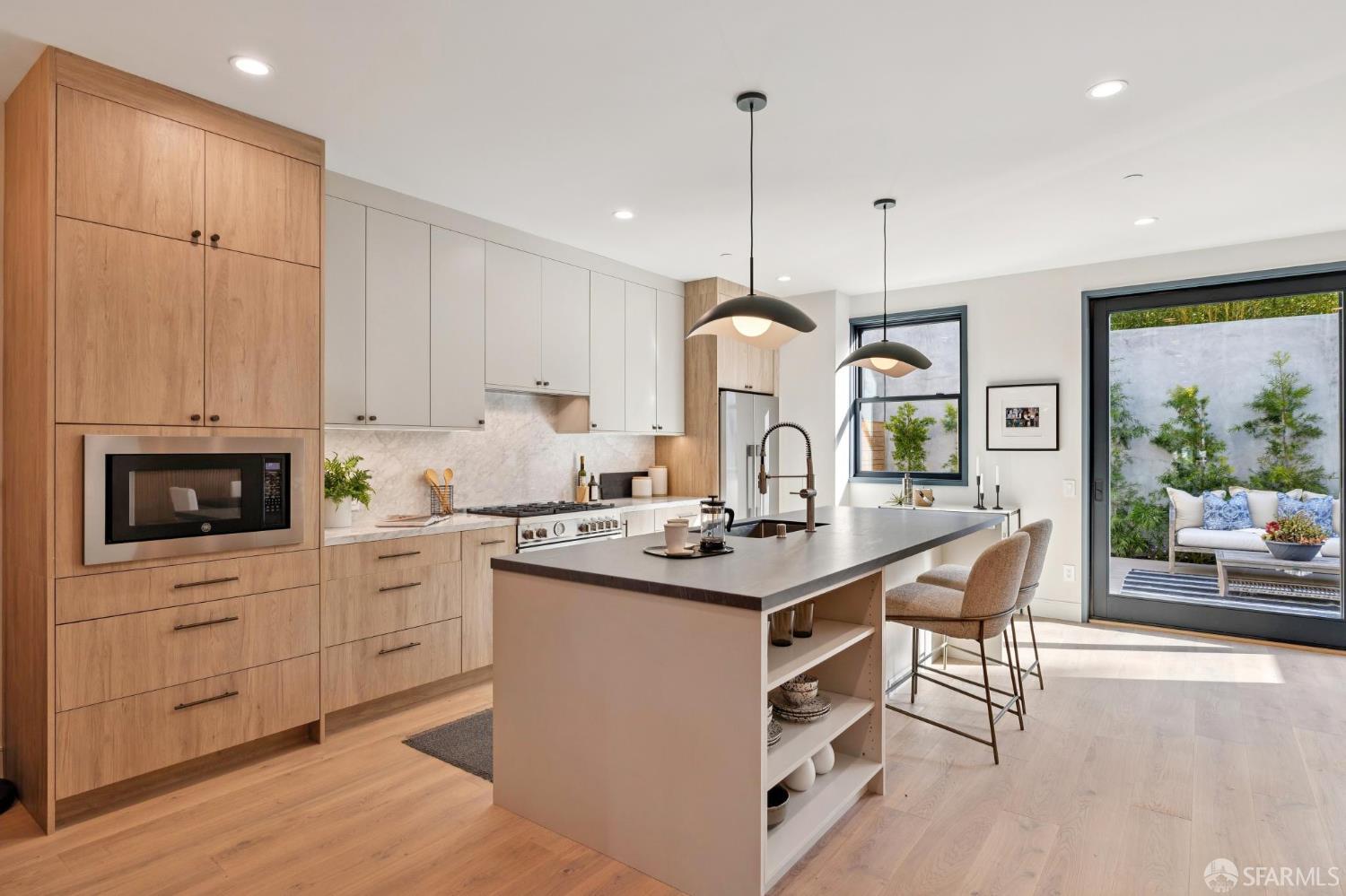 Detail Gallery Image 7 of 48 For 935 Kansas St, San Francisco,  CA 94107 - 3 Beds | 2/1 Baths