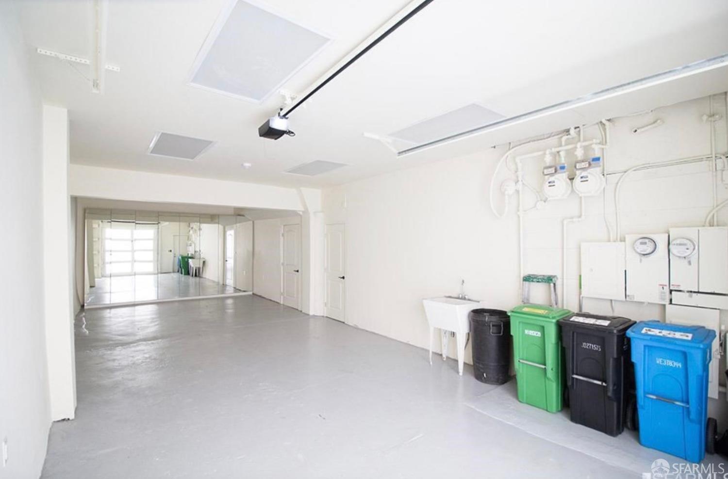 Detail Gallery Image 4 of 14 For 1300 Kearny St, San Francisco,  CA 94133 - – Beds | – Baths