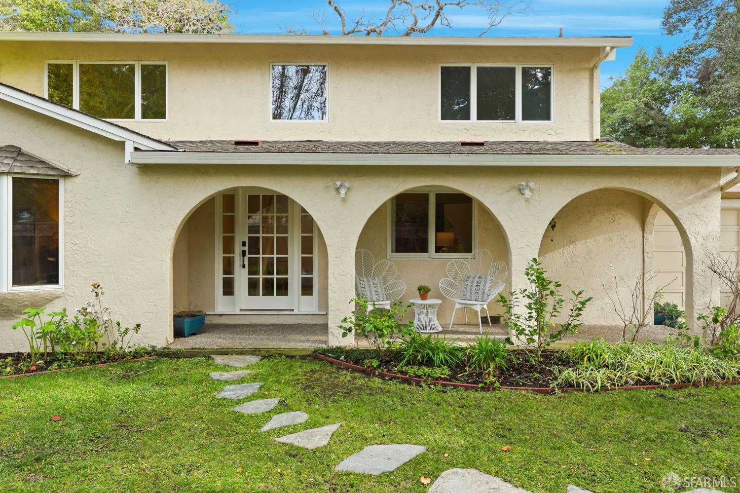 Detail Gallery Image 4 of 35 For 454 9th Ave, Menlo Park,  CA 94025 - 4 Beds | 2/1 Baths