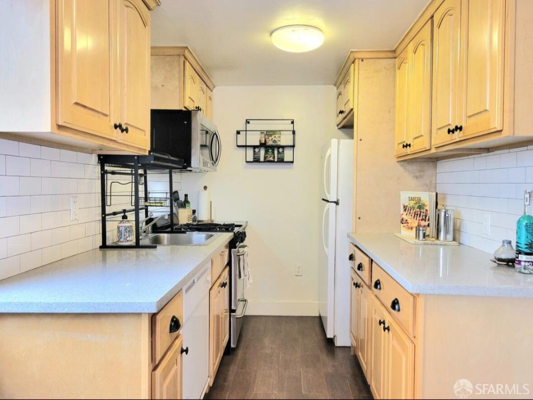 Detail Gallery Image 2 of 27 For 365 22nd Ave, San Francisco,  CA 94121 - 2 Beds | 2 Baths