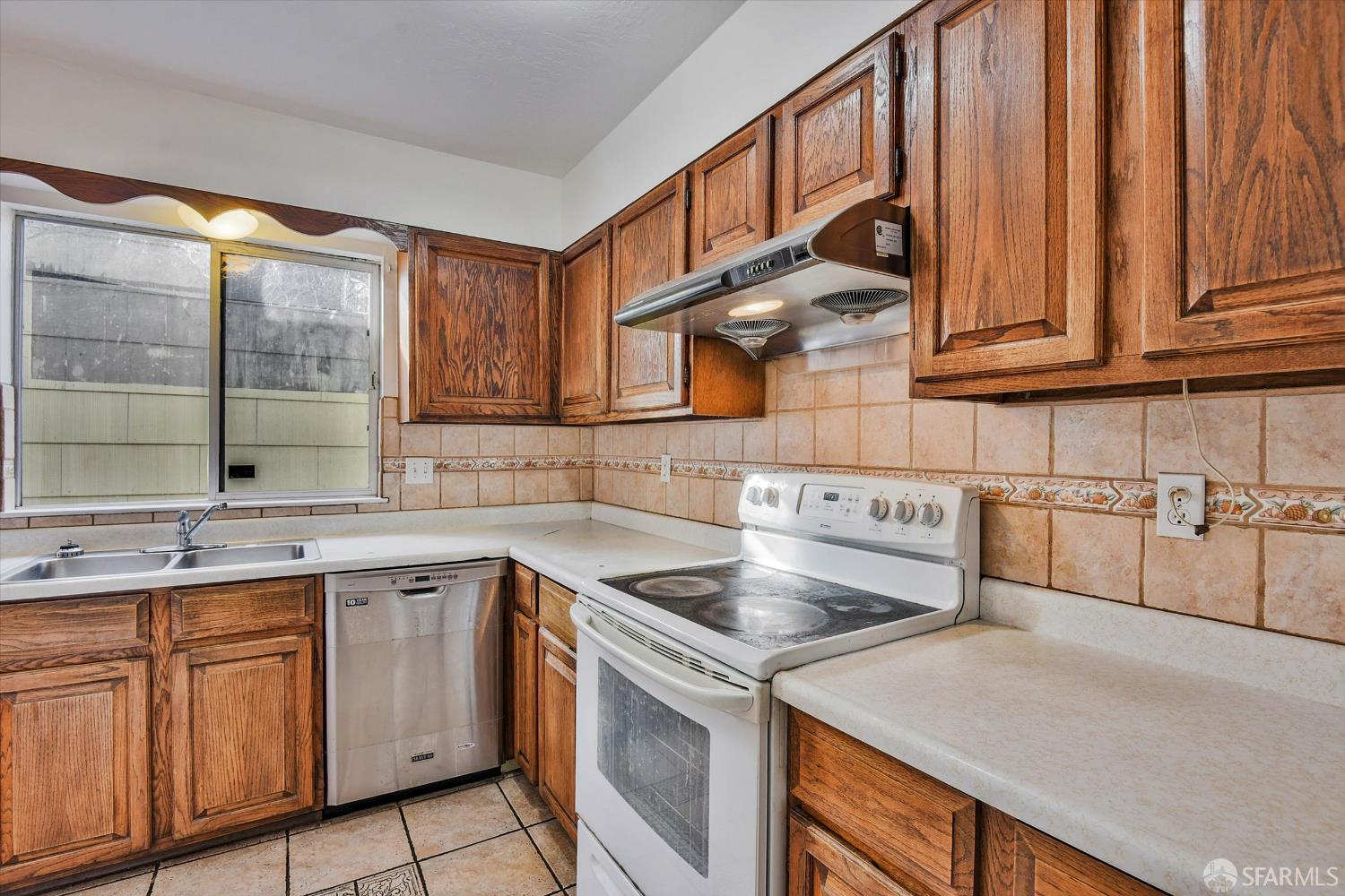 Detail Gallery Image 13 of 57 For 890 48th Ave, San Francisco,  CA 94121 - 3 Beds | 3 Baths