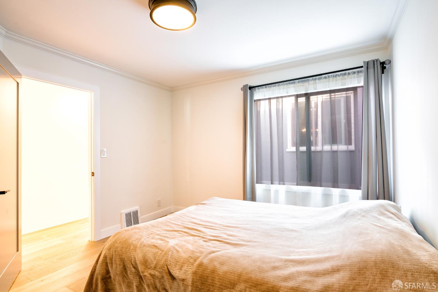 Detail Gallery Image 16 of 43 For 150 Dartmouth St, San Francisco,  CA 94134 - 5 Beds | 5 Baths