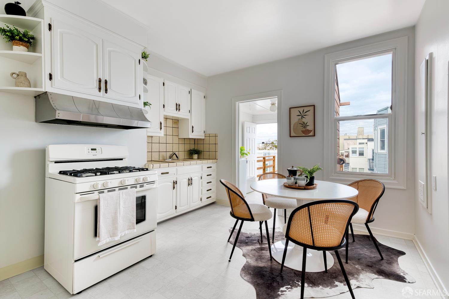 Detail Gallery Image 4 of 48 For 2314 Filbert St, San Francisco,  CA 94123 - – Beds | – Baths