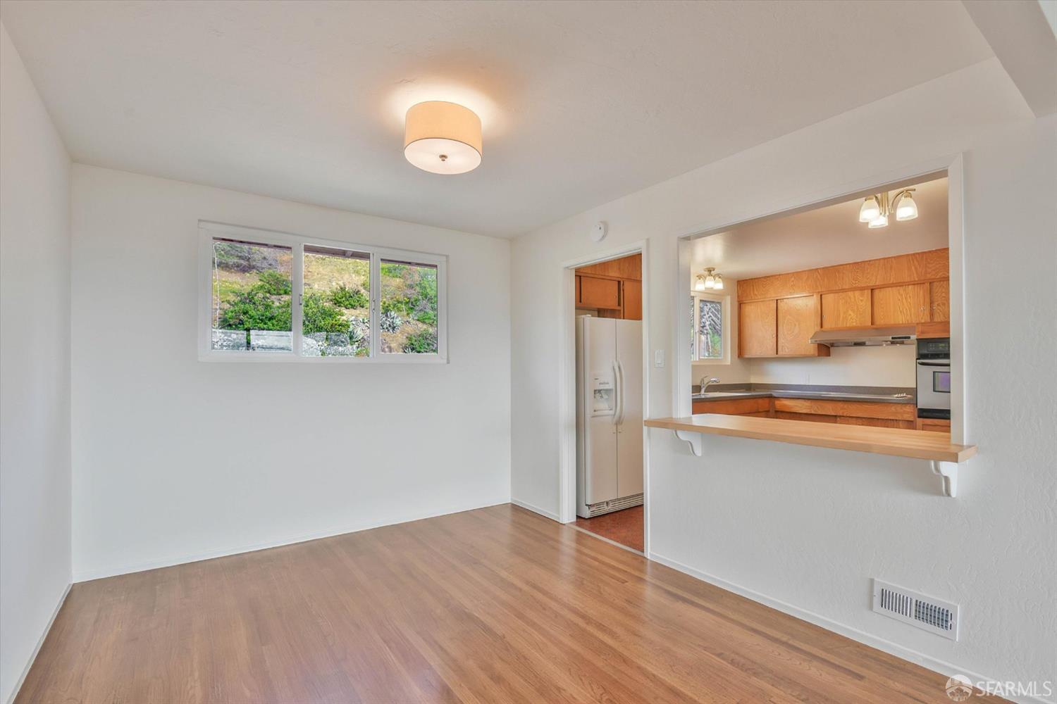 Detail Gallery Image 4 of 39 For 754 Park Way, South San Francisco,  CA 94080 - 4 Beds | 2/1 Baths