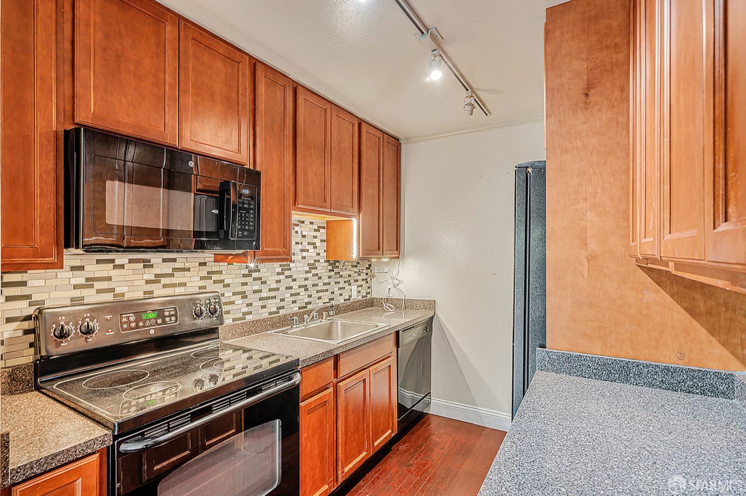 Detail Gallery Image 7 of 39 For 1530 Ofarrell St #1,  San Francisco,  CA 94115 - 3 Beds | 2 Baths
