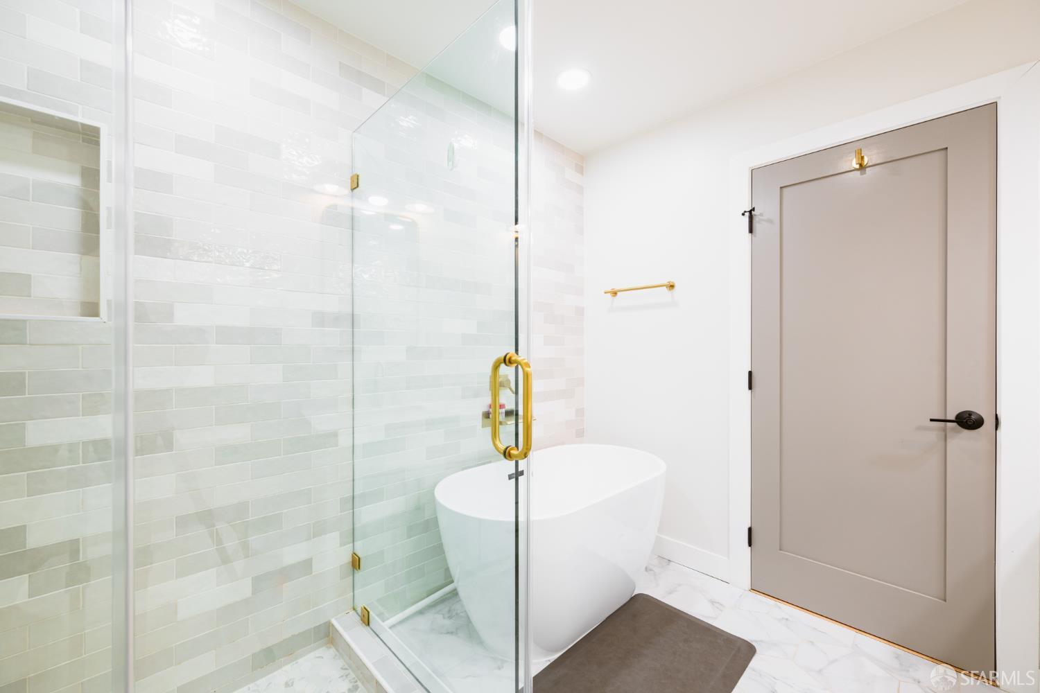 Detail Gallery Image 20 of 43 For 150 Dartmouth St, San Francisco,  CA 94134 - 5 Beds | 5 Baths