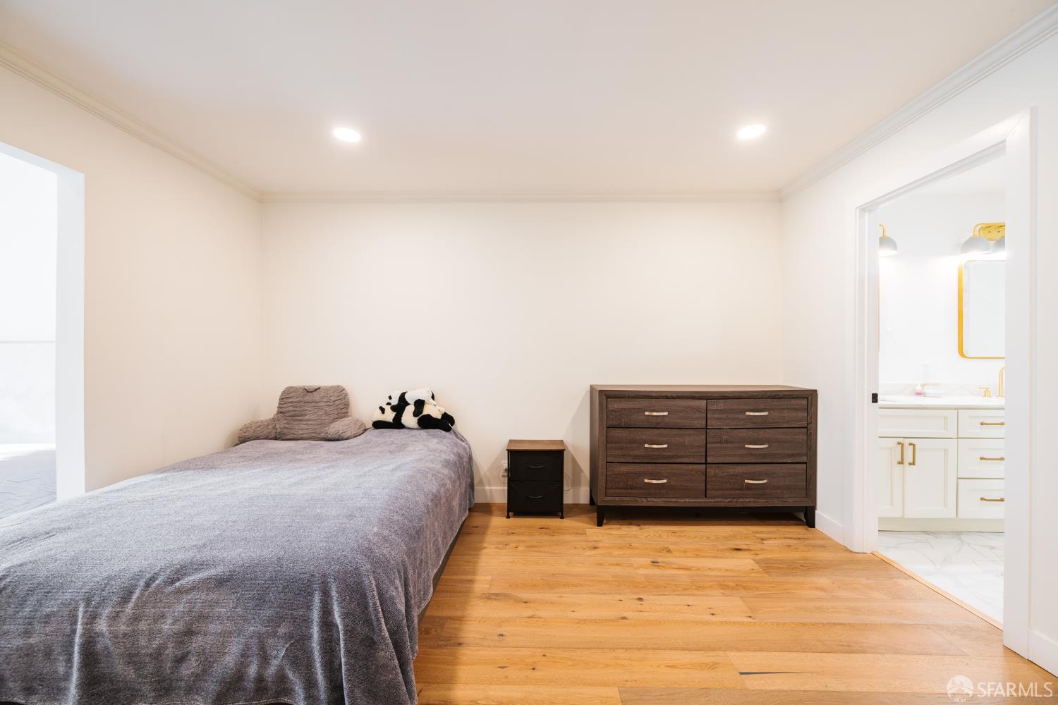 Detail Gallery Image 29 of 43 For 150 Dartmouth St, San Francisco,  CA 94134 - 5 Beds | 5 Baths