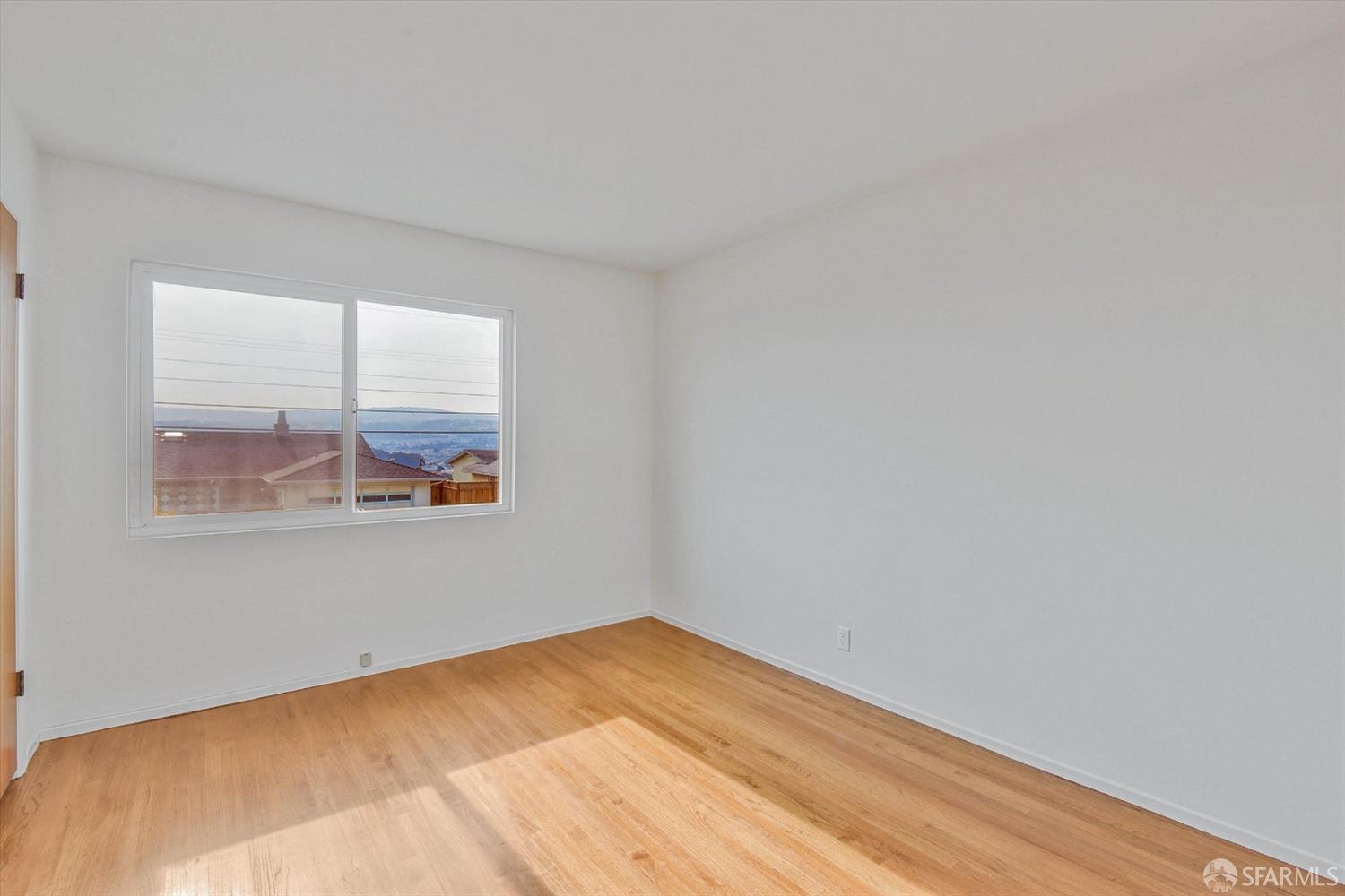 Detail Gallery Image 12 of 39 For 754 Park Way, South San Francisco,  CA 94080 - 4 Beds | 2/1 Baths