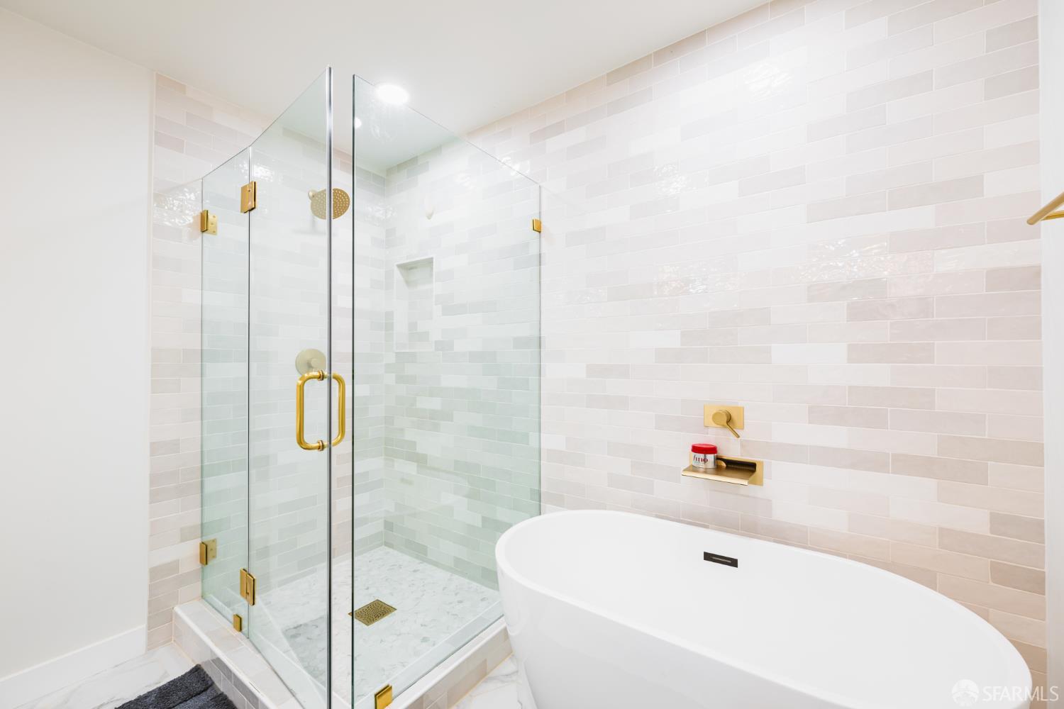 Detail Gallery Image 18 of 43 For 150 Dartmouth St, San Francisco,  CA 94134 - 5 Beds | 5 Baths